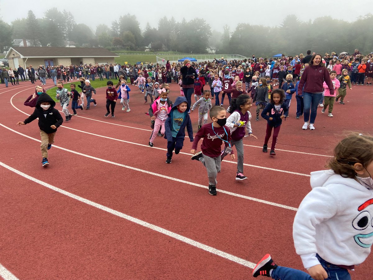 schick_pals's tweet photo. Visit Schick Elementary on Facebook for more images of Sock Walk 2021 https://t.co/YPfOY2y08e