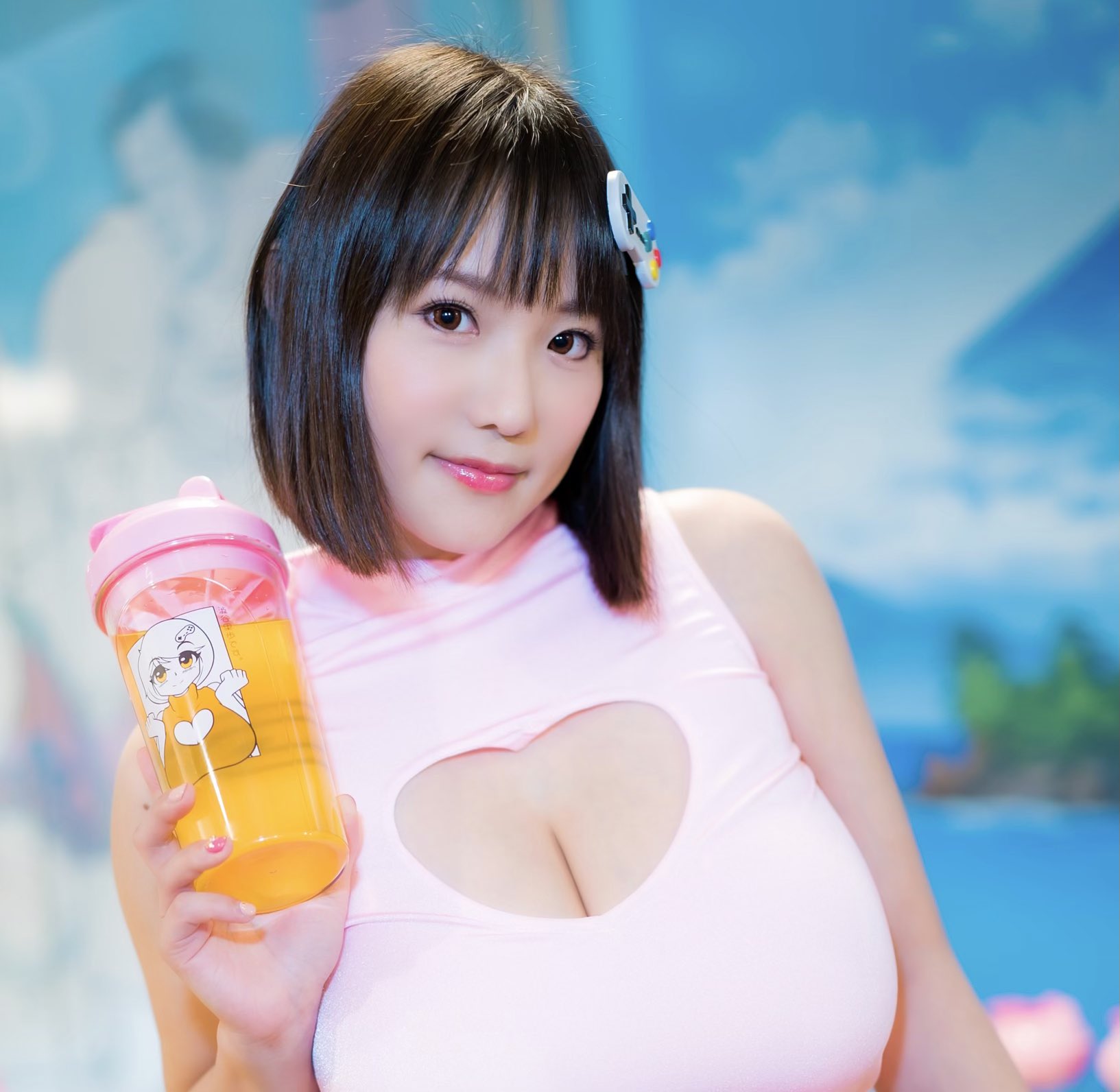 The Story Behind Gamersupps' Viral Waifu Cups - 6hq84gs