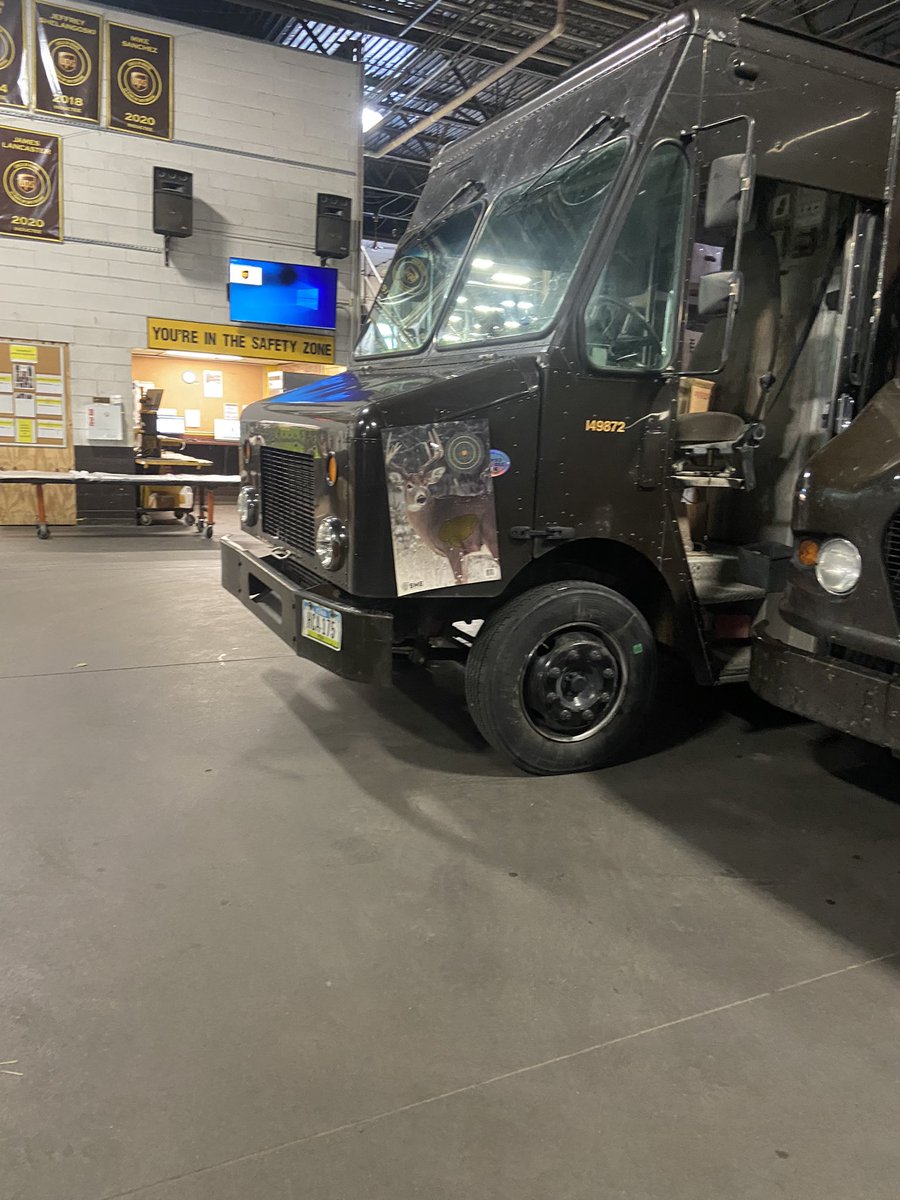 ShawneKoch's tweet photo. Bow hunting has began in Iowa- Davenport wants you to be mindful of deer on the move- don’t “jerky” the wheel!! @ericgriffin86 @jrindafernshaw @East_Iowa_UPS @thuberb22 @TimPope007 https://t.co/c092aAGxlN