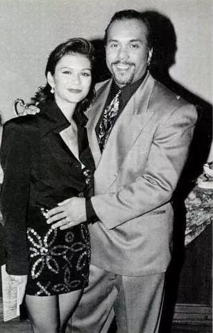 HansomRansom4's tweet photo. Happy birthday Howard Hewitt with ex wife Nia Peeples. #howardhewitt #niapeeples #shalamar #akron https://t.co/XVDrHQnmuE