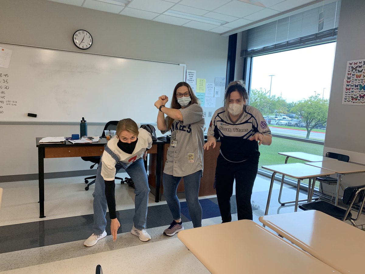 Miss Kelly tweet media