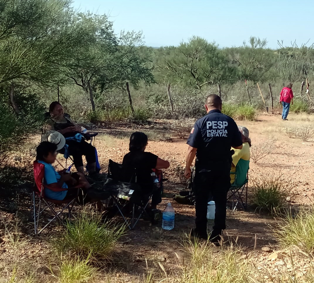 PespSonora's tweet photo. Operativo preventivo en Magdalena para una peregrinación segura
Oficiales #PESP recorren caminos que conducen a Magdalena para prevenir el delito, atender a los ciudadanos y peregrinos que acuden a visitar a San Francisco Javier.
Recuerda: 9-1-1 emergencias y 089 denuncia anónima https://t.co/sbYDGtMzfq