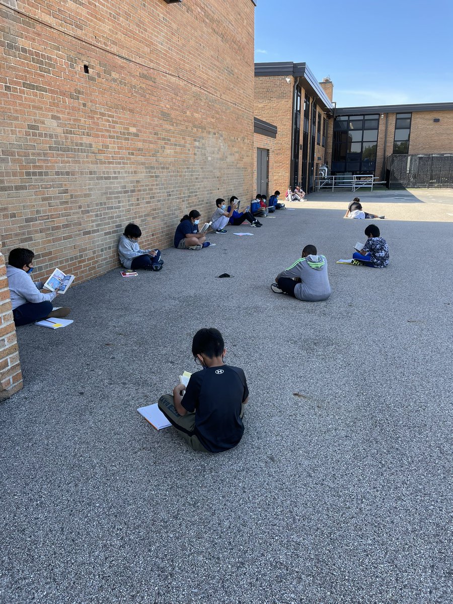 SStarkopf's tweet photo. These 5th graders are taking advantage of the beautiful weather and completing reading workshop outdoors today! @sussman_howard @EllianEydis @EastMaine63 @LucyCalkins #cougarcountry #63success #unitsofstudy https://t.co/583zfN1x6C