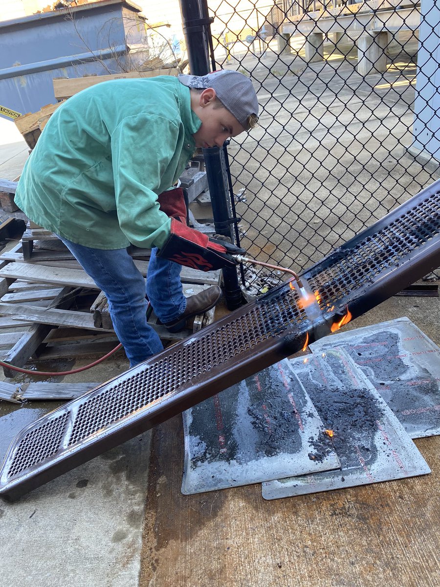 gsesowls's tweet photo. Thank you so much to Mr. King, Mr Pilotte and the HHS welding department for repairing the benches that go on our picnic tables! We are so appreciative! @HSVk12 @HHSPanthers #gsesrocks https://t.co/MnDF4fmSag