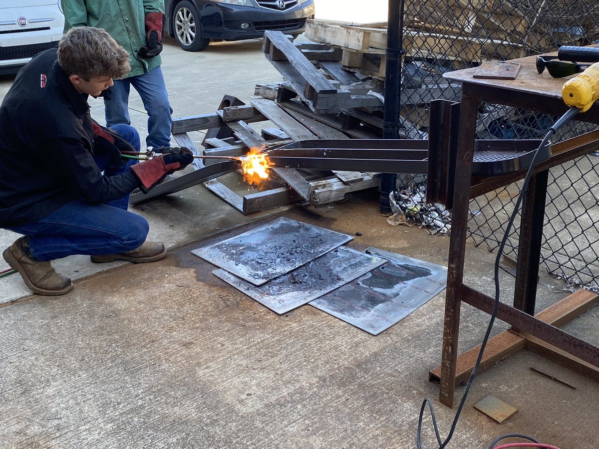 gsesowls's tweet photo. Thank you so much to Mr. King, Mr Pilotte and the HHS welding department for repairing the benches that go on our picnic tables! We are so appreciative! @HSVk12 @HHSPanthers #gsesrocks https://t.co/MnDF4fmSag
