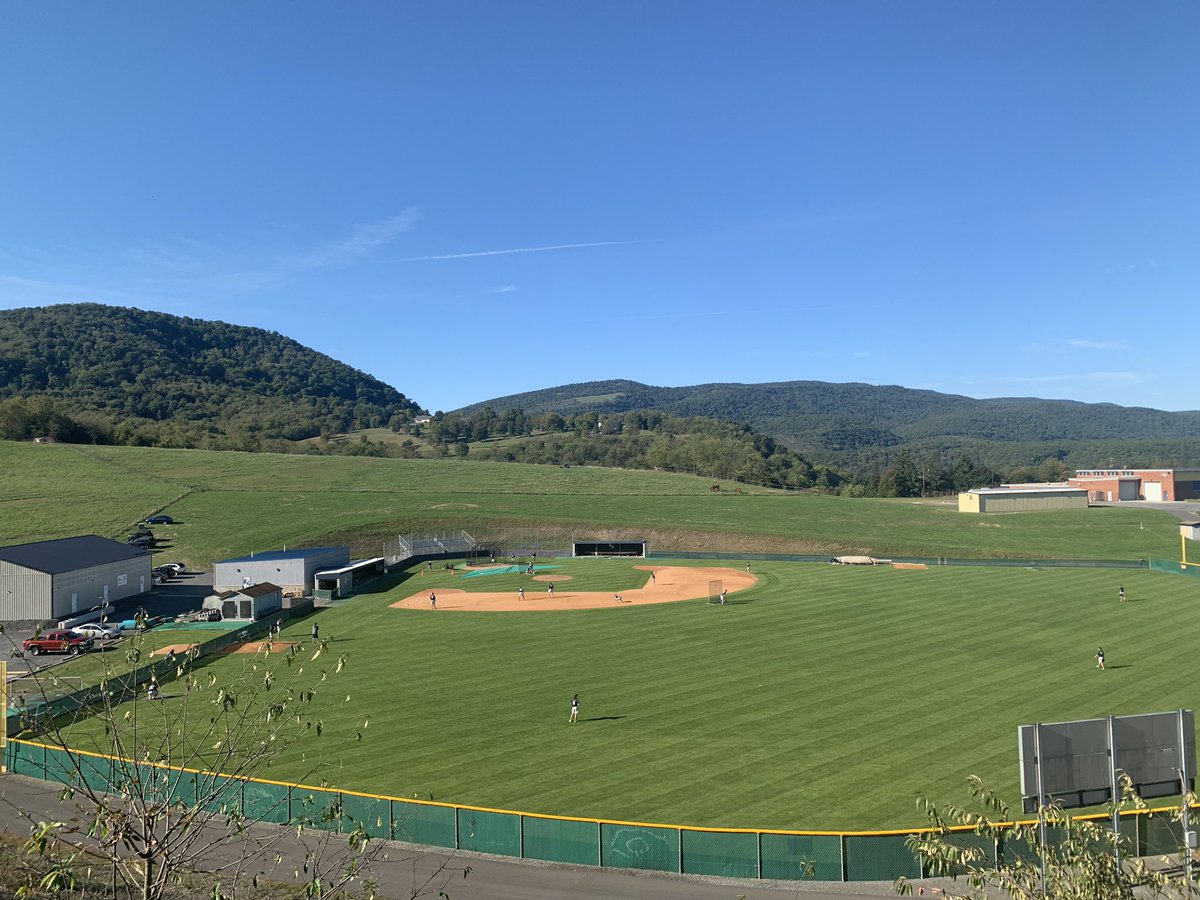 PotomacStateBB's tweet photo. Not a cloud in the sky. #FridayBP @PotomacStateBB https://t.co/gApVc6fOtn