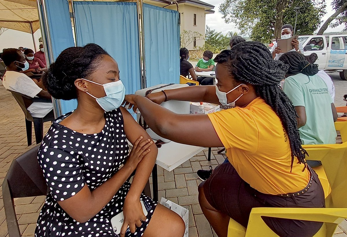 We are thankful to @_GHSofficial for partnering with our Natembea Health Centre to get students on Ashesi’s campus vaccinated against COVID-19. Vaccinations will help end the pandemic quicker, and if you haven’t gotten a vaccine we encourage you to! #VaccinesWork #atAshesi