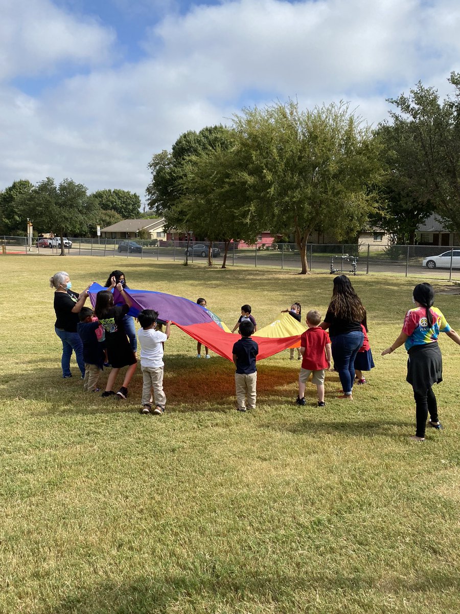 DelunaBriones's tweet photo. @BES_Cowboys went to places and accomplished their goals this week during intercession. @pggonzal1 #gisdintercession https://t.co/OYB6unxJat