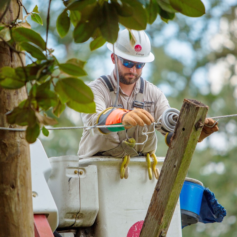 EntergyLA's tweet photo. We sincerely appreciate your patience and understanding as more than 26,000 line crews worked tirelessly to restore power throughout Louisiana in the wake of Hurricane Ida. Get the latest updates here: https://t.co/z5nN9hJj0p.
