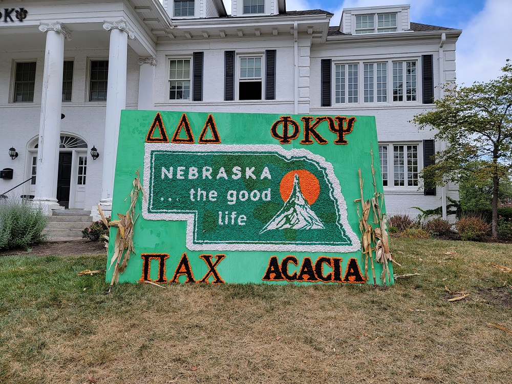 nehistorical's tweet photo. We see that the @UNLincoln fraternities and sororities are participating in the homecoming lawn decoration competition today. We really like the one in front of @phipsi_unl! #TheGoodLife 

PS. See our pinned tweet if you'd like a Good Life sign of your own! https://t.co/4JSpQq5Hps