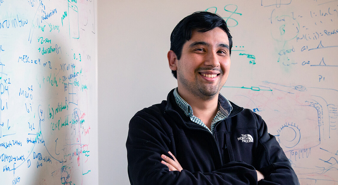 NatureBiotech's tweet photo. To celebrate #HispanicHeritageMonth we highlight outstanding researchers in the US. Today we recognize Harvard's Jason Buenrostro, whose lab uses single-cell tools to understand cell variation, cellular decisions and how transcription factors affect regulatory element activity https://t.co/cQtWn8CEwZ