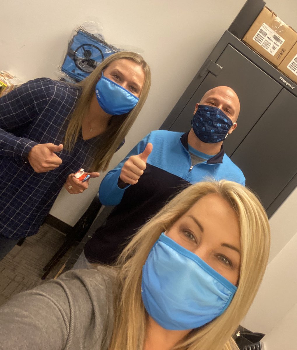 This guy!!!! Congratulations Robert ⁦<a href="/RGelozin/">Robert Gelozin</a>⁩ for winning the AT&amp;T Connection Award 🥇 We see and appreciate all you do! ⁦<a href="/CStanley_711/">Courtney Stanley</a>⁩ ⁦<a href="/AdamMRagab/">Adam M. Ragab</a>⁩ ⁦@IHXNortheast⁩ #LifeatATT ⁦<a href="/IHXRoads/">IHXRoads</a>⁩