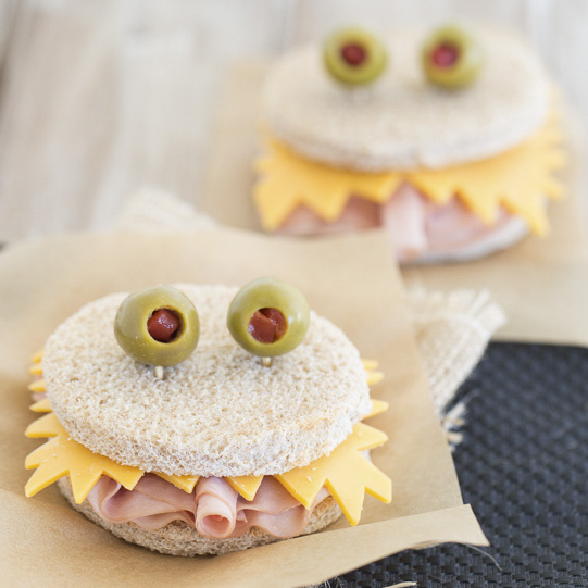 wedidit3's tweet photo. Happy October! It’s not quite Halloween yet but we still want to make these cute monster sandwiches! A fun way to mix up the school lunches!
Photo: https://t.co/Que44QGHHo
#yyckids #yyc #calgary #momlife #kidsrecipes #schoollunch #lunchbag #lunchtip #kindergarten #happykids https://t.co/dA1bLlxBgY