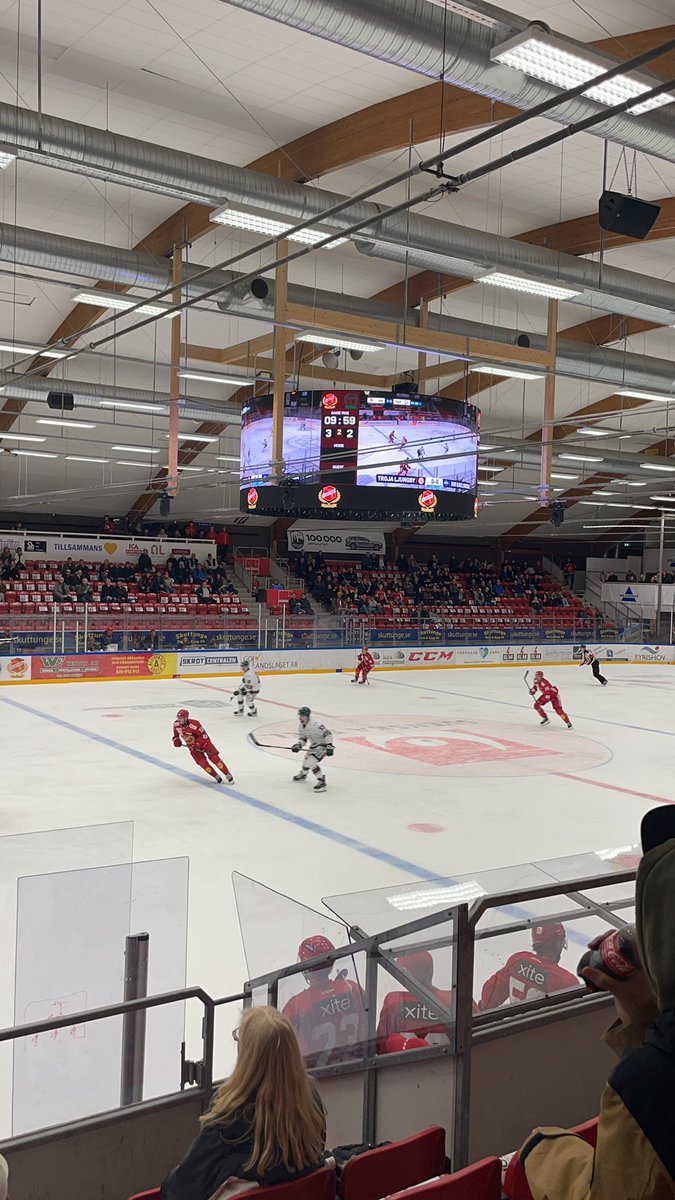 DJ:n i Upplands Bilforum Arena borde få löneförhöjning