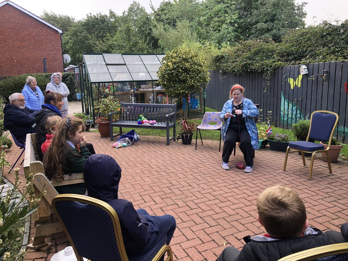 BloomfieldCommA's tweet photo. Delighted to be back with our Lovely Friends at Elmgrove Manor - Thanks to Kirsty & @ConnsGreenway for facilitating some Yarn Bombing 🧶
All part of our wonderful inter-generational planting project with support from @Choice_Housing & @isupportlhlh 🌼🌸🌻
#BCATeam 🦋 https://t.co/bDN5bIzTjM
