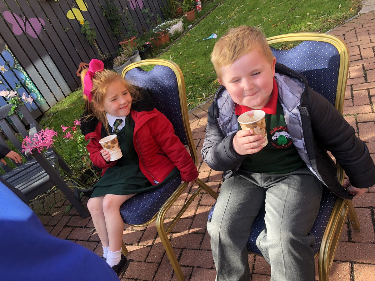 BloomfieldCommA's tweet photo. Delighted to be back with our Lovely Friends at Elmgrove Manor - Thanks to Kirsty & @ConnsGreenway for facilitating some Yarn Bombing 🧶
All part of our wonderful inter-generational planting project with support from @Choice_Housing & @isupportlhlh 🌼🌸🌻
#BCATeam 🦋 https://t.co/bDN5bIzTjM