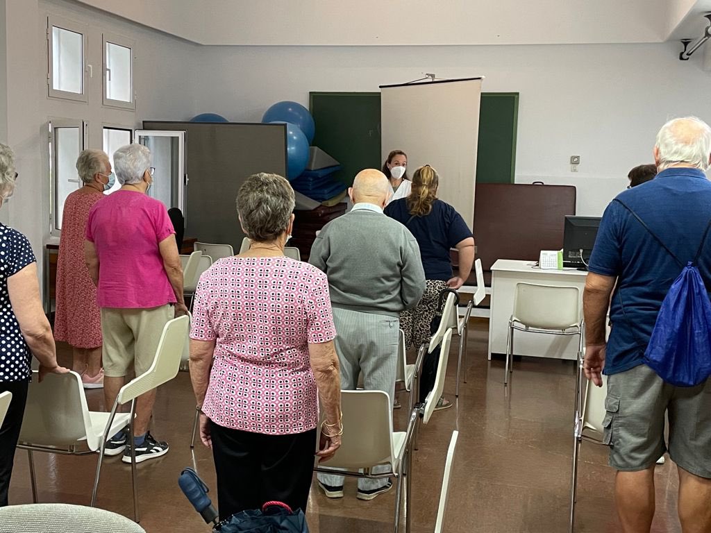 Avui al centre de salut del Rafal Nou hem iniciat la Ruta saludable! El mal temps no ens ha deixat sortir a caminar però hem fet exercicis per millorar l’ equilibri! 💪.                           #rutasaludable #GentGran #salut #atencioprimaria