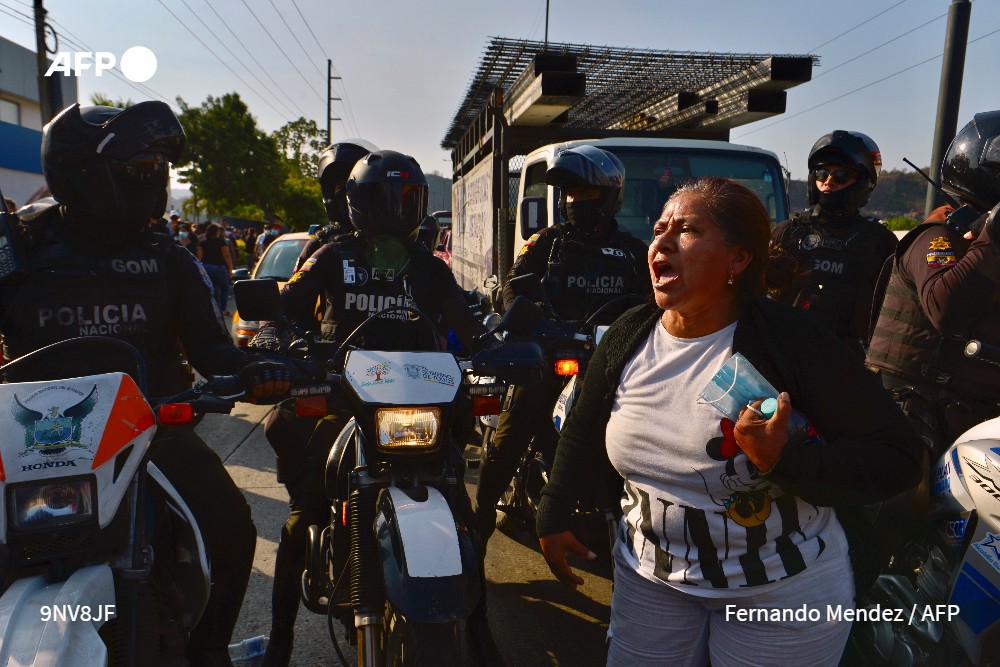 AFPespanol's tweet photo. Desconsolados, familiares de 118 presos masacrados en Ecuador se agolpan ante la morgue #AFP https://t.co/4PtZRrNKY6
✍ Jimmy  Tapia Borja
📸 Fernando Méndez https://t.co/lByFGlZzLH