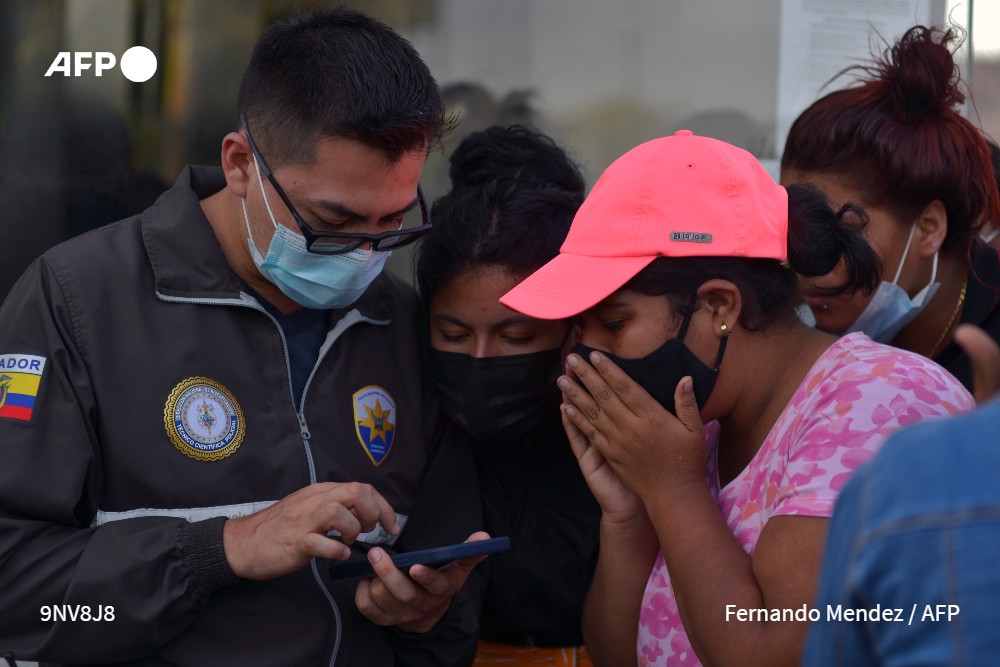 AFPespanol's tweet photo. Desconsolados, familiares de 118 presos masacrados en Ecuador se agolpan ante la morgue #AFP https://t.co/4PtZRrNKY6
✍ Jimmy  Tapia Borja
📸 Fernando Méndez https://t.co/lByFGlZzLH