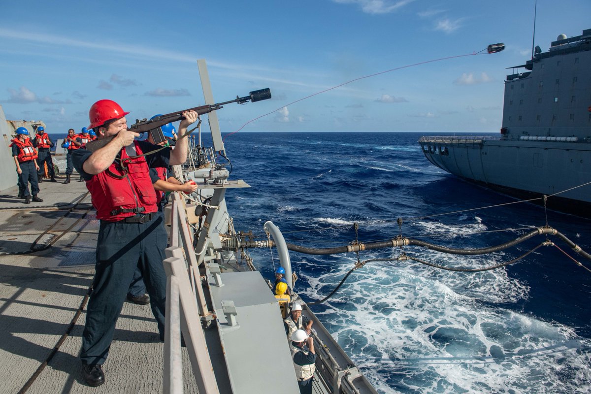 #USSHoward (DDG 83) conducts Flight Ops, ordnance movement, and a RAS with #USNSRappahannock (T-AO 204)