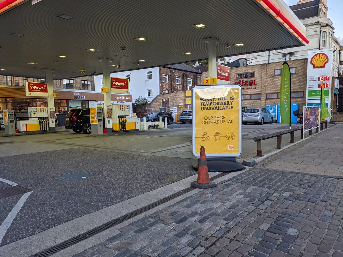 No petrol panic buying in Holloway. Don't see what the problem is