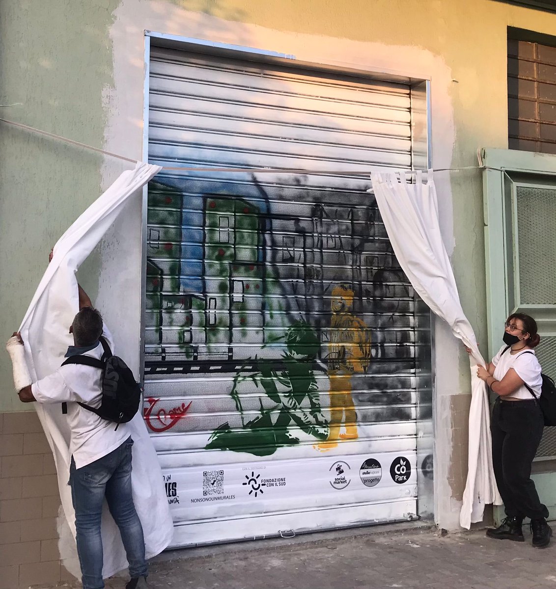 Oggi 120 murales in tutta Italia in luoghi di aggregazione rappresentativi per celebrare la giornata europea delle Fondazioni. Un’emozionante opera collettiva promossa da @acri_ufficiale. Ecco le opere di alcuni progetti sostenuti da Fondazione #ConIlSud. #nonsonounmurales