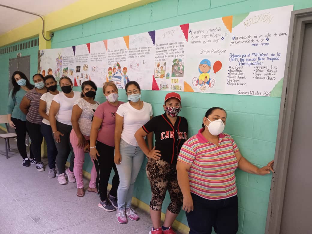 UNEMULGUPLAZA's tweet photo. Dando el inicio del mes de Educación Inicial. Por parte de los PNF Inicial @SomosUnem @RaomanyP @MelysGarcia @diegiluz https://t.co/K1Ka7YGVDV