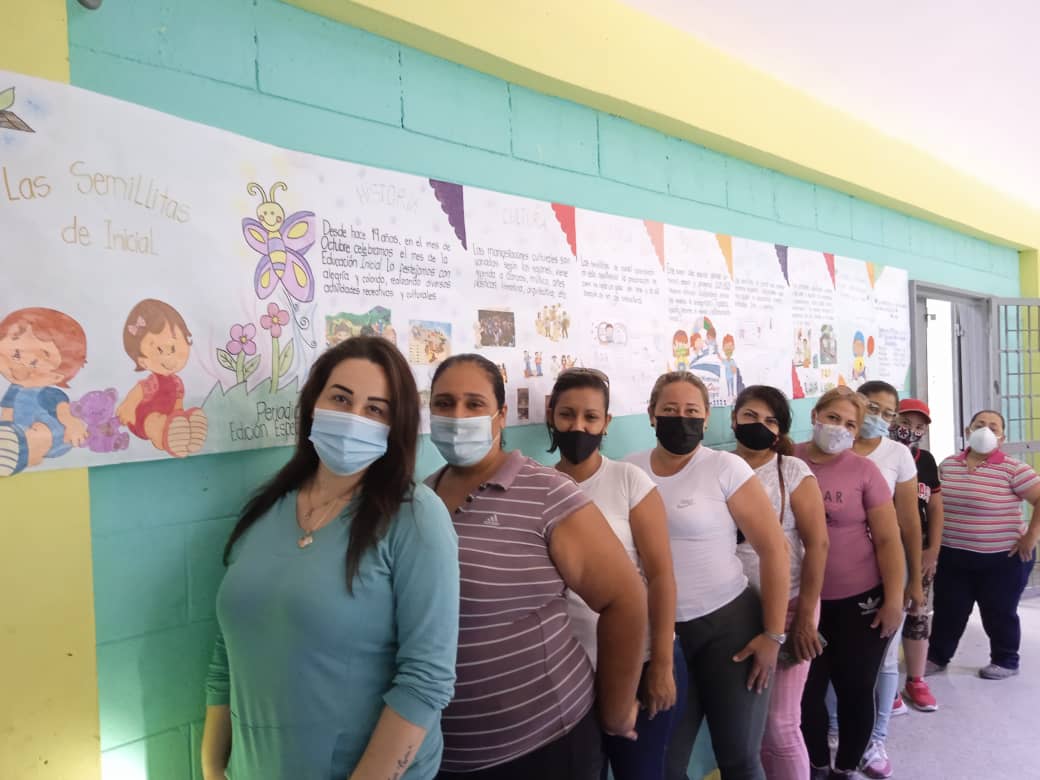 UNEMULGUPLAZA's tweet photo. Dando el inicio del mes de Educación Inicial. Por parte de los PNF Inicial @SomosUnem @RaomanyP @MelysGarcia @diegiluz https://t.co/K1Ka7YGVDV