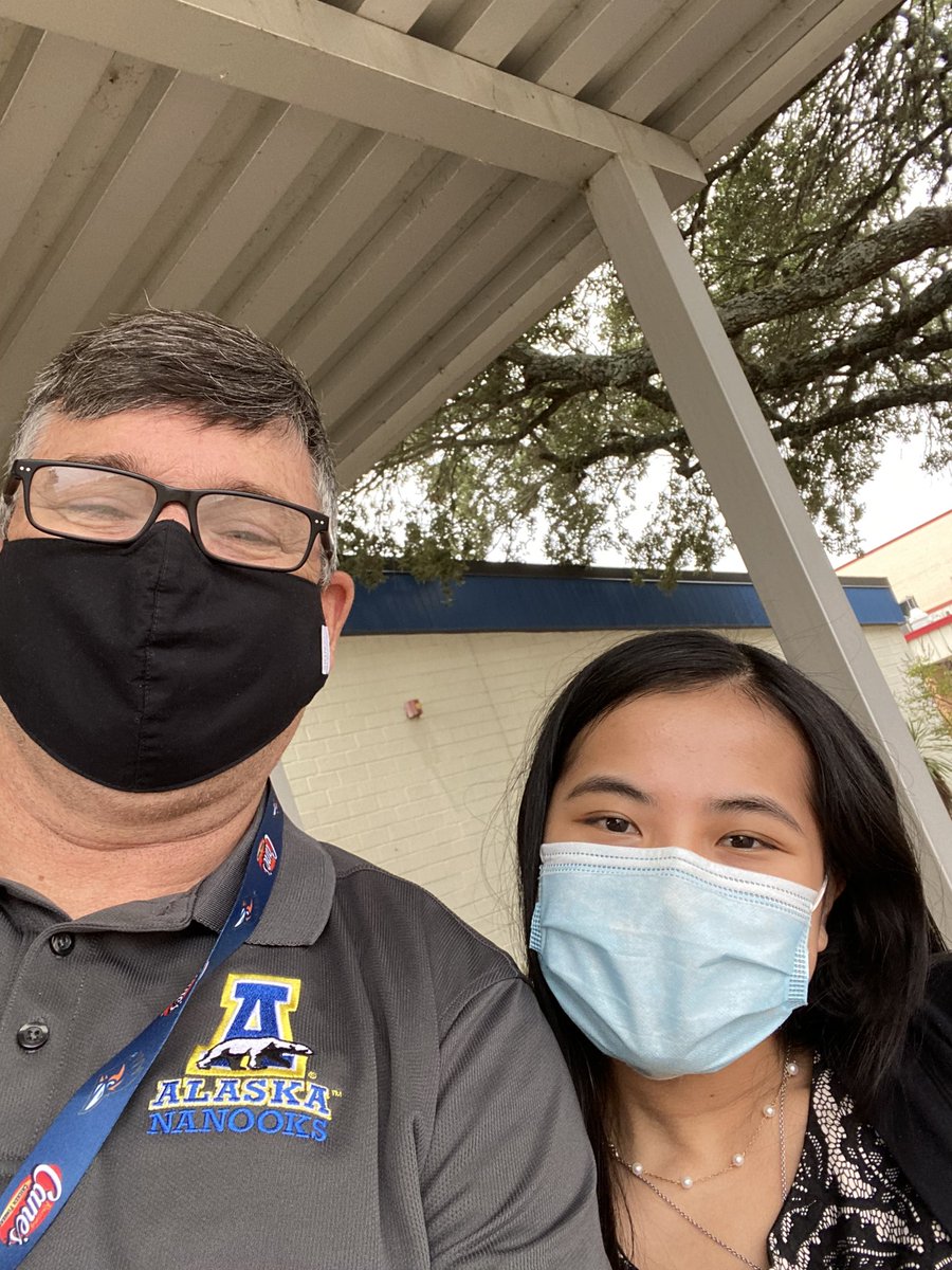 LOAPrincipal's tweet photo. A selfie to celebrate @LiveOakOwls AP Scholar, Kaunli Hehr. Congratulations on this amazing accomplishment. #LOAknOWLedge https://t.co/MwaZw3XZIR