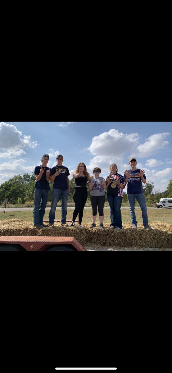 kanelandffa's tweet photo. Soil Judging was a blast!! Kaneland took 1st as a team! Dean Baldridge placed 10th, Georgia Harvell placed 8th, Lillian Drenth placed 6th, Ty Vaughn placed 5th, Dylan Hawkins placed 2nd and Eleanor Kuntz placed 1st! 🪵🪵 https://t.co/YFks7NLLaU