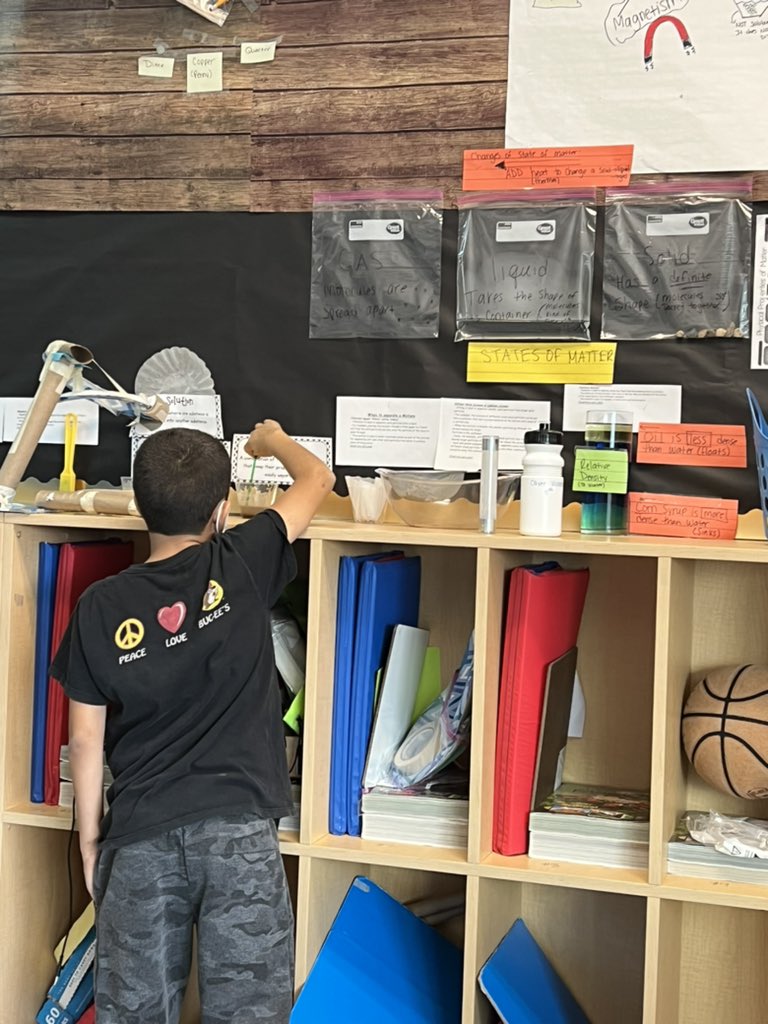MrsCorleyAP's tweet photo. Seeing ss use the science interactive wall makes me 😃 #SomosABSlions #corleycrew https://t.co/wVC45XFQbs