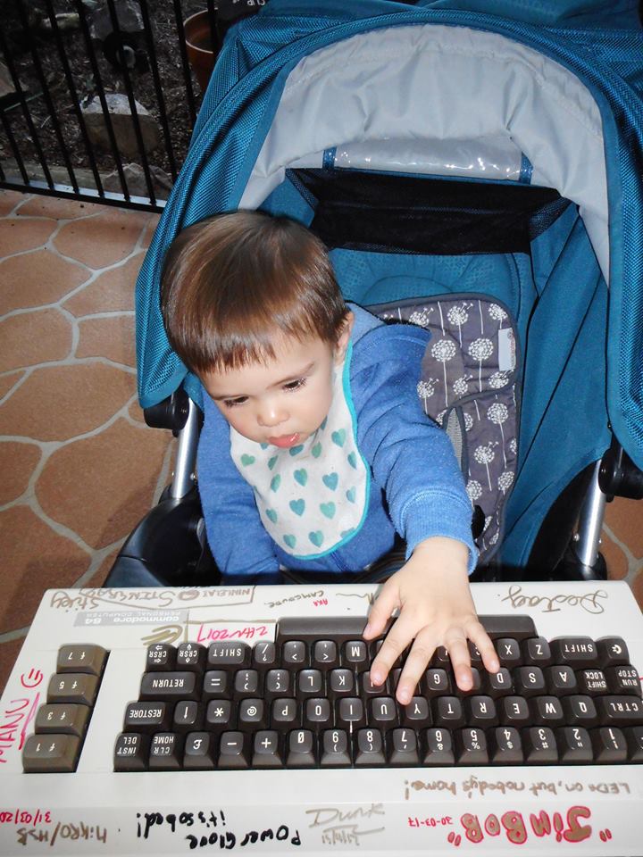 VingTroiSeize's tweet photo. Next Generation 😄
#commodore #C64 #CBM #retrocomputer #retrogaming #boingball #80s #90s #geek #C64Retweets #Coding #Coder #ASM #LDA #STA #BEQ #NOP❤ https://t.co/ljb3wUMvde