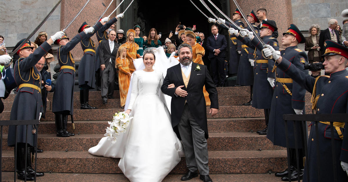 DaryaDashaC's tweet photo. The Royal Wedding of the Century!! 
😭❤ May they be blessed! 
This is literally the first step in the reconciliation of Russia's people. 
What an auspicious day 😍😭❤
Our Grand Duke George Romanov and Duchess Victoria Bettarini. https://t.co/qJlJyFGZMo