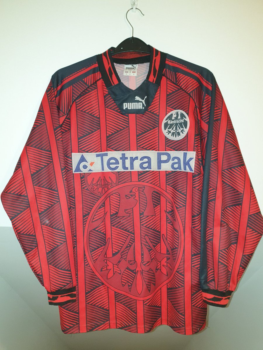 Grotesc86's tweet photo. Selling my Eintracht Frankfurt top 1995-1996  long sleeve Size Small (S) .
Condition (7.5/10)
Price 45£+ delivery https://t.co/YsnQmcHB53