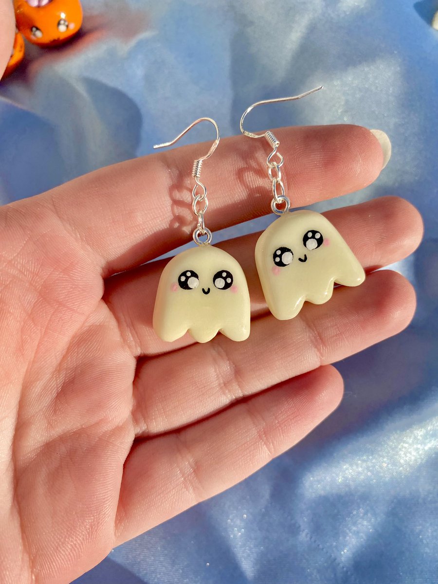 justcraftingby's tweet photo. okay I knowwww I’ve been a way for a while but I am BACK to share some updates on the spoopy szn collection! 

These kawaii babies will be available THIS Sunday at 5pm (BST) btw, the ghosties glow in the dark🥺 https://t.co/FITr94oz7a
