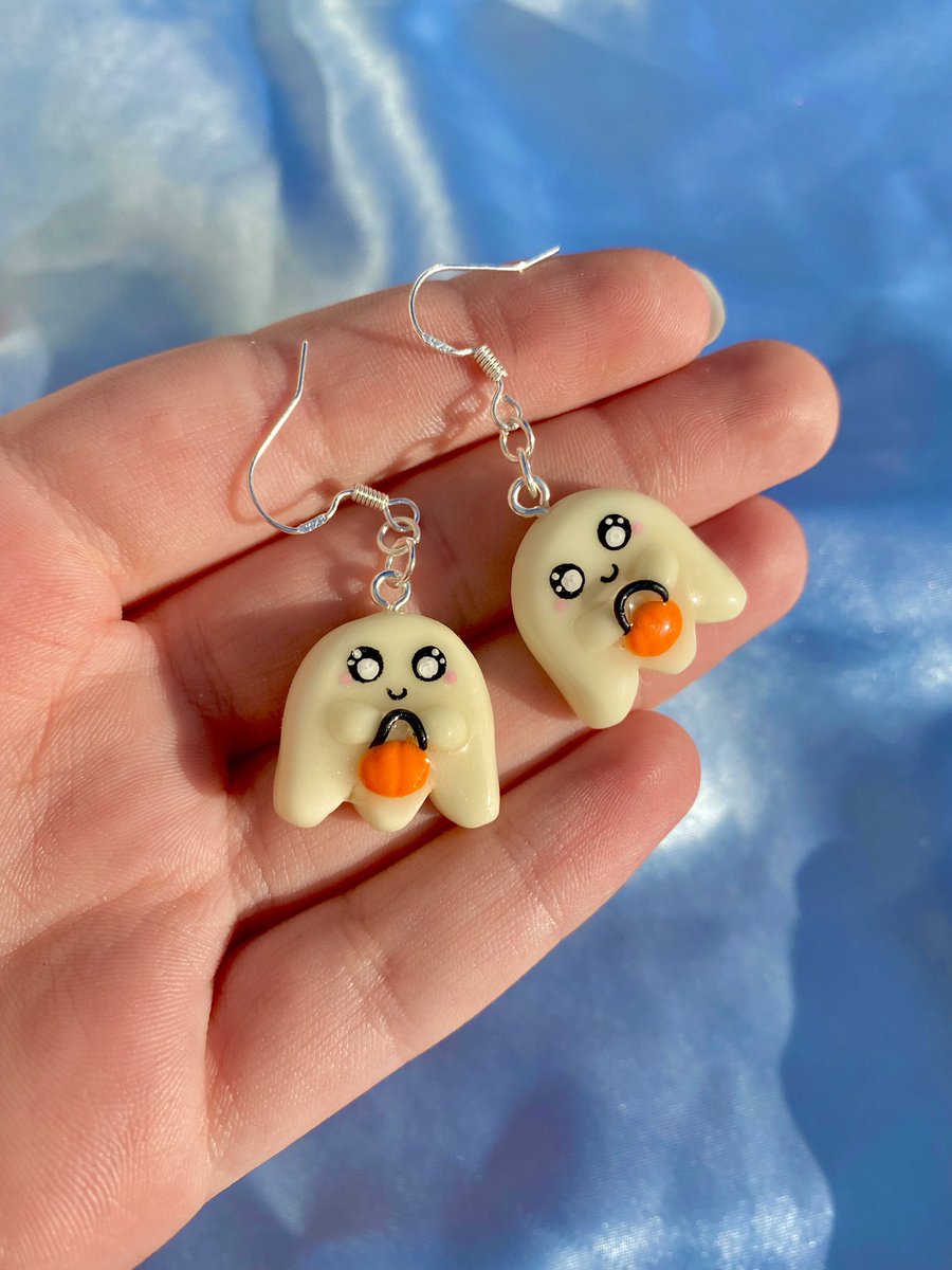justcraftingby's tweet photo. okay I knowwww I’ve been a way for a while but I am BACK to share some updates on the spoopy szn collection! 

These kawaii babies will be available THIS Sunday at 5pm (BST) btw, the ghosties glow in the dark🥺 https://t.co/FITr94oz7a