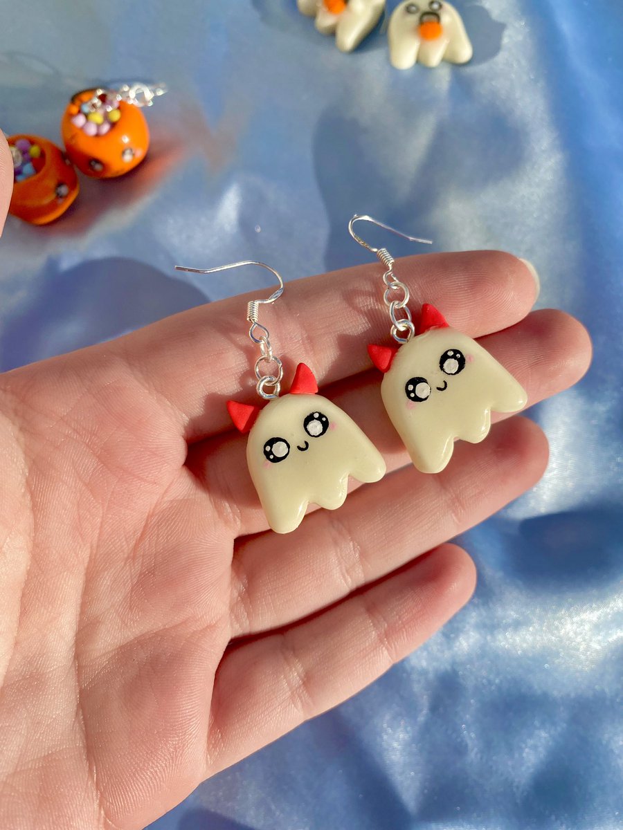 justcraftingby's tweet photo. okay I knowwww I’ve been a way for a while but I am BACK to share some updates on the spoopy szn collection! 

These kawaii babies will be available THIS Sunday at 5pm (BST) btw, the ghosties glow in the dark🥺 https://t.co/FITr94oz7a