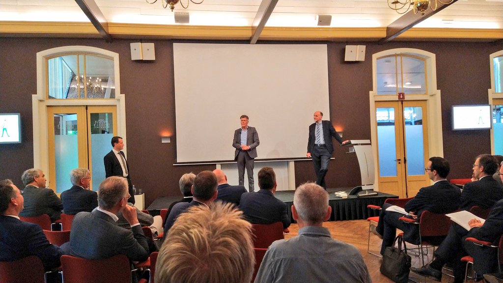 JSJohanPeters's tweet image. Vandaag de @VGSnieuws &amp;amp; @driestaredu schoolleidersdag.
Met prof.dr. @HenkVandenBelt en prof. mr. dr. Oldenhuis over 'Van wie is de school?' 
@DeVanenburg #schoolleidersdag2021