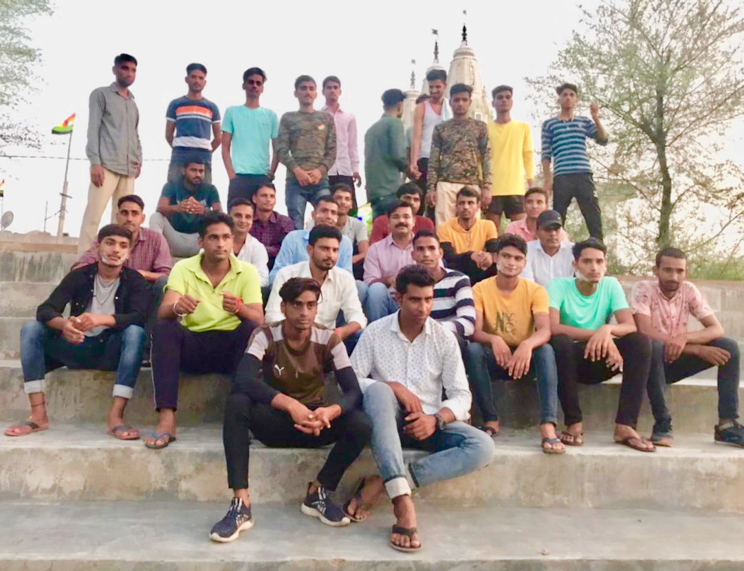 youngwarriors_T's tweet photo. युवाओ को सन्मार्ग पर लाने और एक्टिविटीज में व्यस्त रखने हेतु #दा_यंग_वारियर्स #टीम द्वारा युवाओ का जन्मदिन एक साथ उन सभी के बीच मनाया जाता है जिससे मेलमिलाप बरकरार रखे और नशा जैसी बुरी लतो में जा ही नहीं सके | #thankyou #tejsinghbhai #karouli #DrugsFreeIndia #youthagainstdrugs https://t.co/BjhsfrJDWE