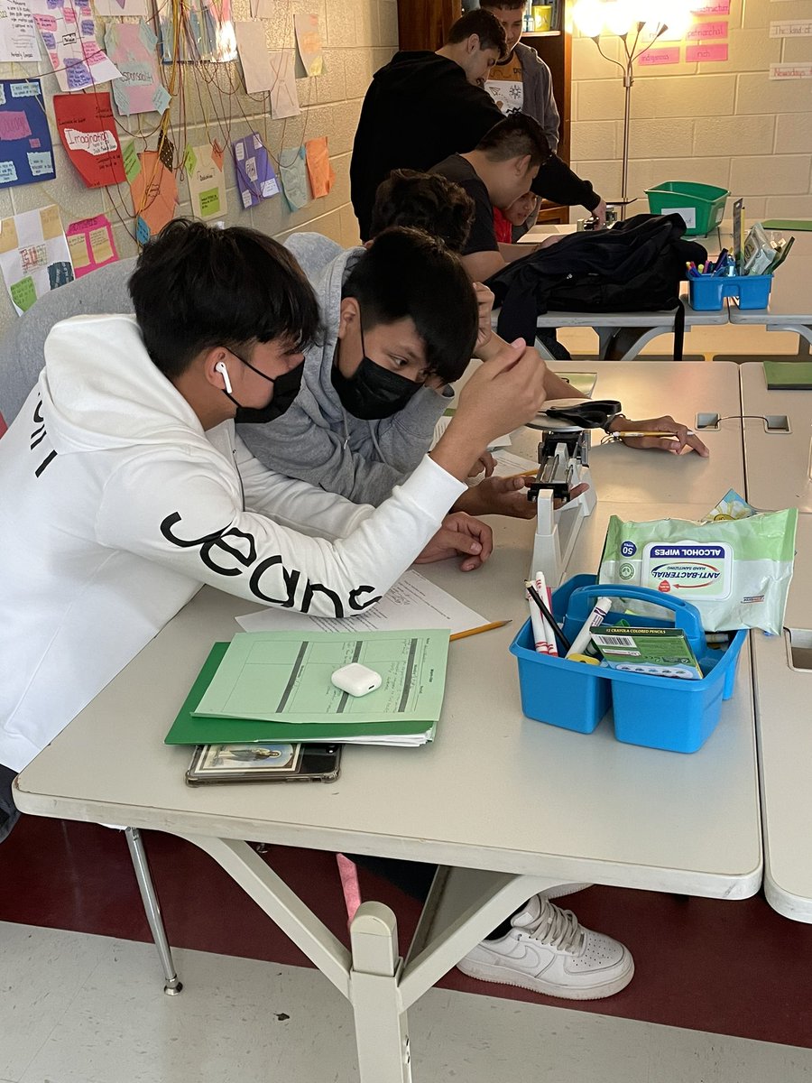 CBTennyson's tweet photo. Our first science experiment in our @SIOPModel sheltered class. Measuring our results and using our language to explain. #siopworks #contentandlanguage @RiverdaleHighTN https://t.co/LIzRat20gy