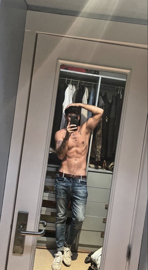 ( Mi Abril 🤍; <a href="/abrilcguasmil/">­ ­ ­­ ­­ ­ ­ ­ ­ ­ ­ ­ ­ ­𝓐𝐛𝐫𝐢𝐥</a> )

📲: Llevo media hora intentando encontrar qué camiseta o algo me puedo poner, dimito

📷: