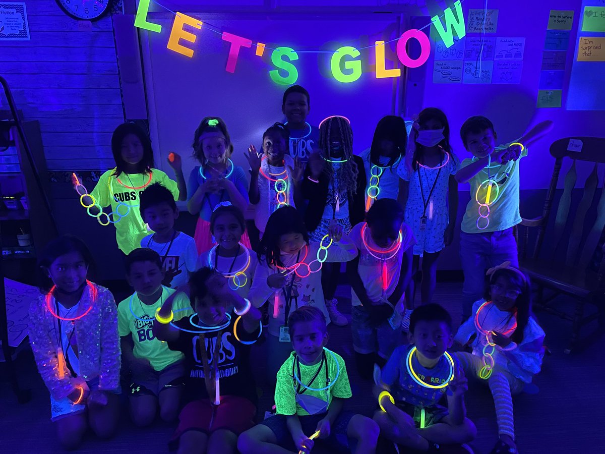 AmandaCox7's tweet photo. We are “Glowing Up” in 2nd grade as Readers! https://t.co/SHQoqTITZp