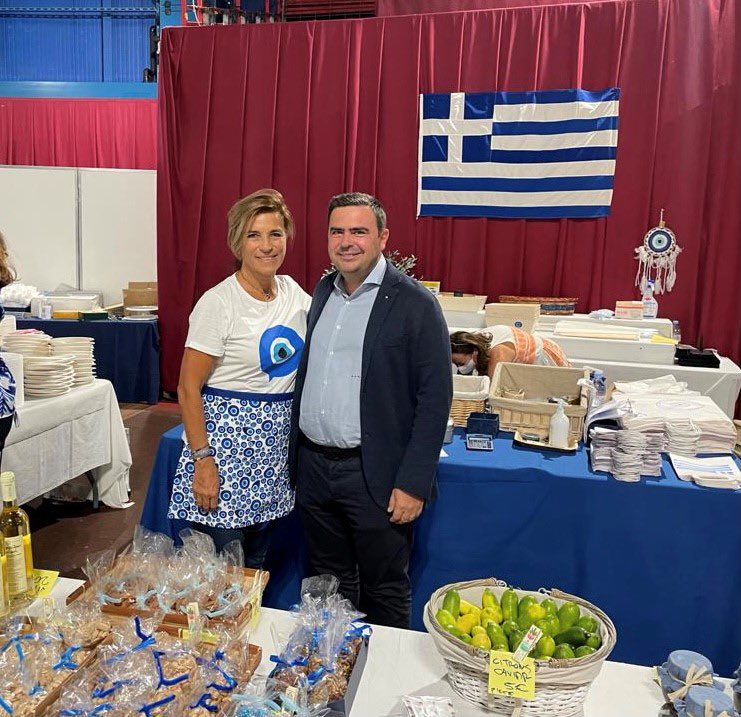 Visite de M. Petros Machas, Consul Honoraire de Grèce à Monaco, et son épouse à la Kermesse de l’Oeuvre de Sœur Marie au Chapiteau Espace de Fontvieille. (Photo: M. Machas avec Mme Albertini) Plus d’information sur le: consulat-grece.mc/kermesse2021/