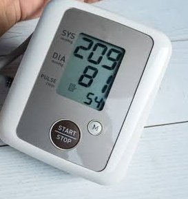 Mensos ketika diukur tensi