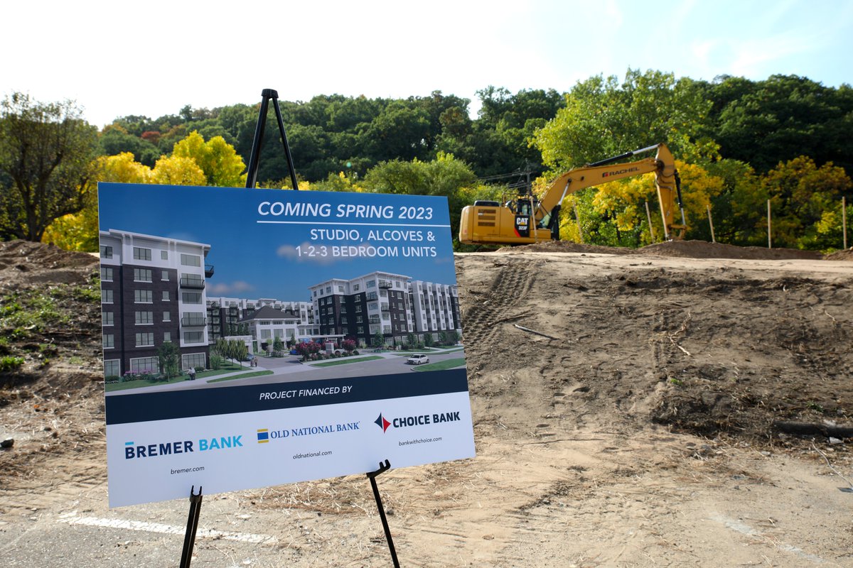 DoranCompanies's tweet photo. We have to say our future neighbors at our Shady Oak project are pretty awesome.  Thanks, @yumbrands for providing us great treats for our groundbreaking, Jimmys for the celebration space, and Rachel Contracting for aiding in our "shovel shot".  #Doranbuilds https://t.co/2edlp80D30