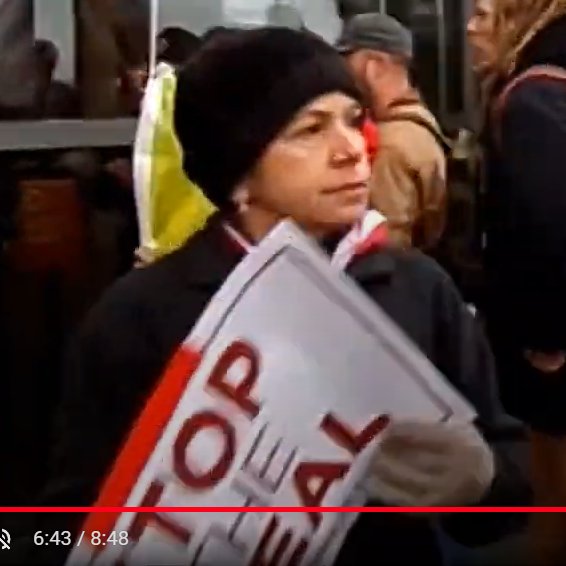 DianthaSol's tweet photo. She has a Women For Trump logo on back of her neck (a brooch?). #MonumentAttackKaren #MonumentAttack https://t.co/e03MLb9fKY