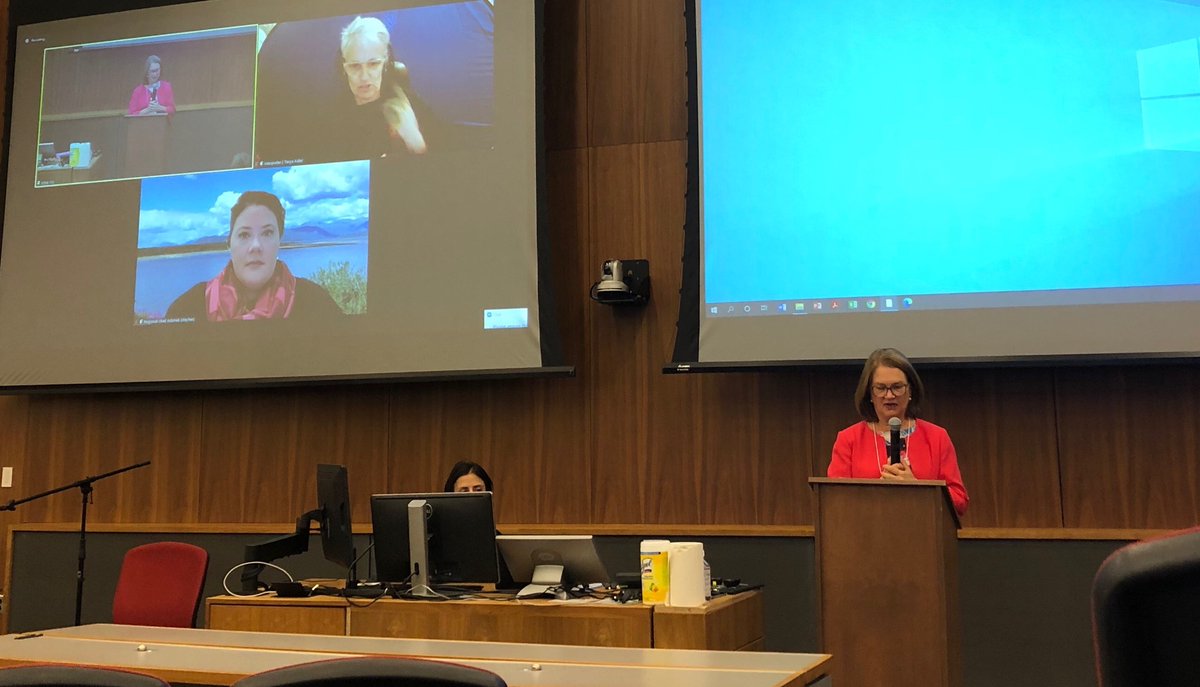 "Women need to be in every place and space where decisions are made."
Yukon Reginal Chief @KluaneAdamek during her talk covering how to take cues from Indigenous women leaders &amp; matriarchs to help promote diversity. Today at the DAT-EDI, in discussion with <a href="/janephilpott/">Jane Philpott</a>