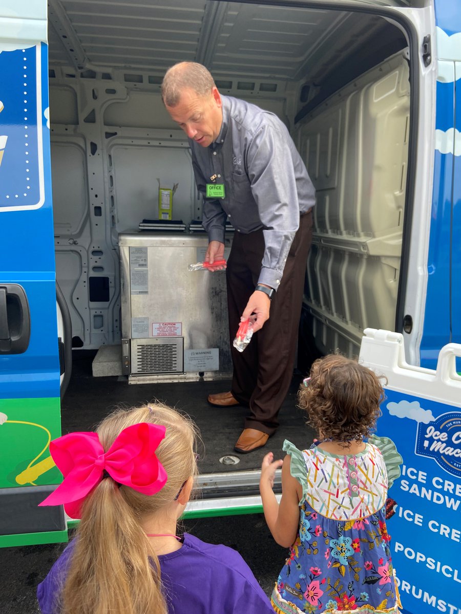 Community Helpers are everywhere and we were happy to be a part of Community Helpers week at <a href="/SouthwestLaker/">Southwest Calloway</a> . Of course they thought the best way we could help our community was offering Ice Cream for Breakfast! #ThatsMyBank #TMBIceCreamMachine #CommunityHelpersWeek
