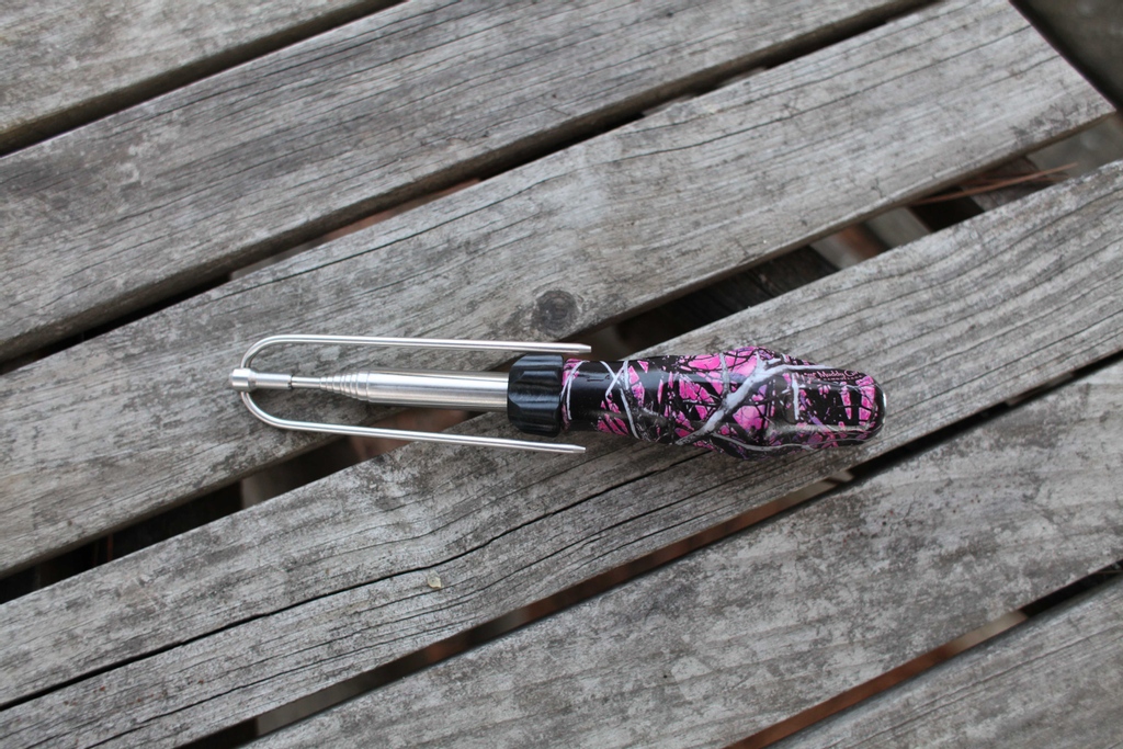rollaroaster's tweet photo. Pink Camo Rolla Roaster Folding fork! #featuredproduct https://t.co/QmavqwL8gI