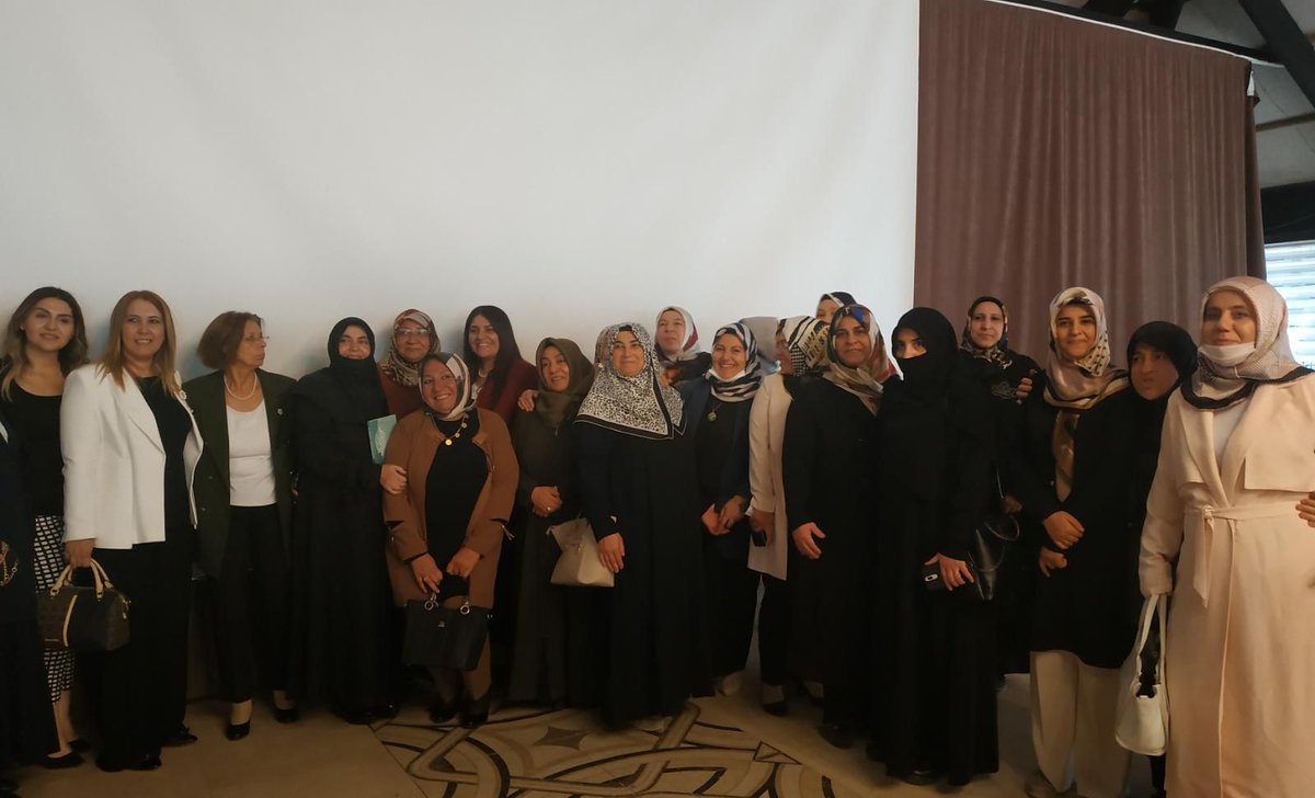 Şanlıurfa Büyükşehir Belediye Başkanımızın Eşi Sn.Betül Beyazgül hanfendinin ev sahipliğinde <a href="/SekerDrFatma/">Dr. Fatma ŞEKER</a> başkanımızın gerçekleştirdiği “Kadın STK’lar Bilgilendirme Toplantısına “ katılım sağladık.
<a href="/zabeyazgul/">Zeynel Abidin BEYAZGÜL</a>  <a href="/kademorgtr/">KADEM</a>  <a href="/SalihaOkurGmr/">Saliha Okur Gümrükçüoğlu</a>
<a href="/Dilsahozturkmen/">Dilşah BEYAZ ÖZTÜRKMEN🇹🇷</a>